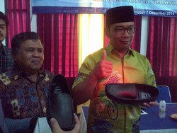 Seperti JK, Ridwan Kamil Kini Punya Brand Sepatu RK Fashion