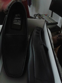 Dibuat Perajin Lokal, Ini Wujud Sepatu yang Terinspirasi Ridwan Kamil