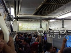 Di Dalam Commuter Line Kini Ada Hiburan via TV, Ada Siaran Apa?