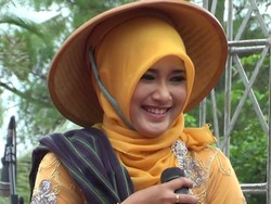 Kenalkan Citra, Mahasiswi Cantik Asal Purworejo yang Jadi Ratu Jamu Gendong