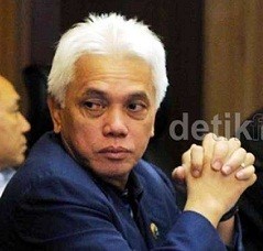 Dari Makkah, Hatta Rajasa Berkicau Soal UU MD3 dan KMP