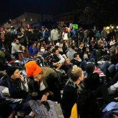 Protes Kekerasan Polisi terhadap Warga Kulit Hitam di AS Berujung Bentrok