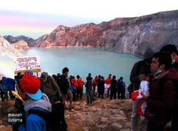 Kawah Hijau Memesona di Gunung Ijen, Banyuwangi