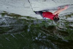 Traveler Ini Disebut Spiderman di Dunia Nyata