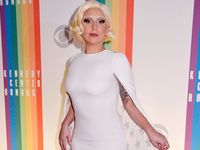 Lady Gaga Normal Bergaun Putih