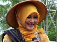 Citra Terpilih Jadi Ratu Jamu Gendong 2014