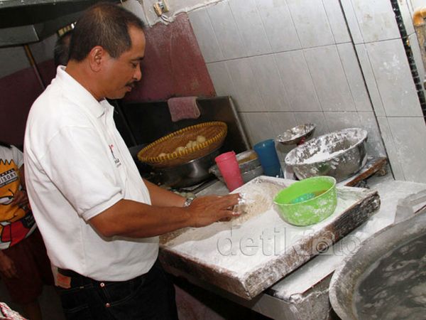 Menpar Membuat Pempek