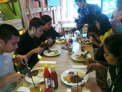 Makan Siang Rahasia RANers Bareng RAN di traktiRAN