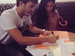 Akun Ludwig Perlihatkan Penandatanganan Berkas Nikah Jessica Iskandar