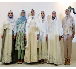 Foto: Koleksi Busana Muslim Terbaru Ria Miranda untuk 2015
