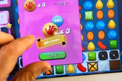 Walah! Rapat Penting, Anggota Parlemen Malah Main Candy Crush