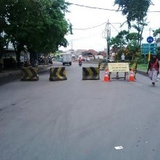 Jalan Ambles, Raya Tandes Ditutup dari Arah Margomulyo