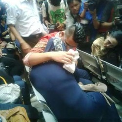 Divonis 20 Tahun karena Bunuh Ade Sara, Hafitd Menangis Peluk Ibunya