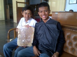 Berawal dari Game, 2 Siswa SMA ini Bikin Rompi Anti Peluru dari Sabut Kelapa