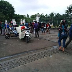 Balada PKL Monas yang Tak Kenal Kata Menyerah