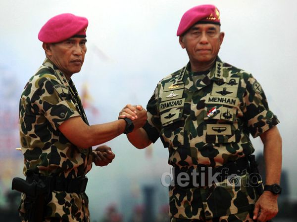 Menhan Jadi Warga Kehormatan Korps Marinir