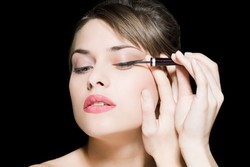 Mengenal Jenis Eyeliner yang Sering Digunakan Sehari-hari