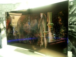 Harganya Rp 2,4 Miliar, TV Lengkung Samsung Jadi Guyonan