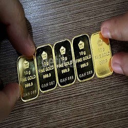 Harga Emas Antam Turun, Buyback Naik