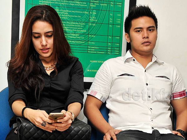 Fairuz A Rafiq dan Galih Ginanjar di Sidang Cerai Perdana