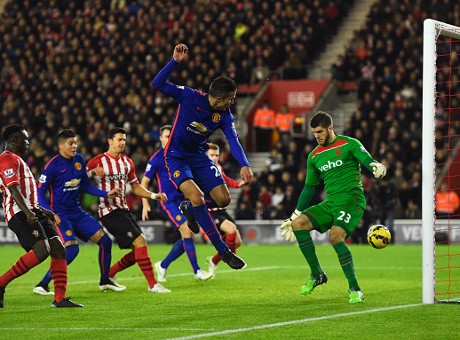 Dua Gol Van Persie Antar MU Taklukkan Southampton