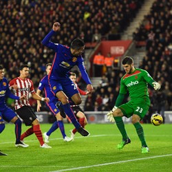 Dua Gol Van Persie Antar MU Taklukkan Southampton