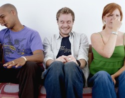 Kalau Sudah Tidak Sanggup Menahan, Begini Caranya Kentut Tanpa Ketahuan