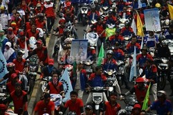 Buruh Aksi Mogok Massal Hari Ini, Polisi Jaga Tol Bekasi dan Tangerang