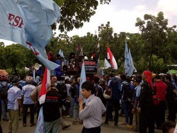 Buruh Demo Balai Kota, Jl Medan Merdeka Selatan Lumpuh