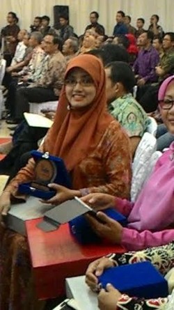 Diganjar Penghargaan KPK, Bu Guru Ini Temukan Cara Ajari Antikorupsi di Pelajaran IPA