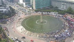 Ini Penampakan dari Gedung Tinggi: Kemacetan Imbas Demo Buruh di HI