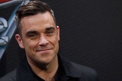 Bosan Jadi Penyanyi, Robbie Williams Ingin Jadi Montir?