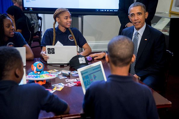 Gaya Barack Obama Saat Belajar Coding