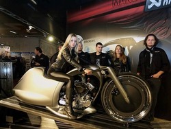 Bulan Purnama, Motor Keren Karangan Akrapovic