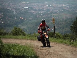 Viar Jelajah Indonesia, Disambut Hangat Komunitas Trail Bandung
