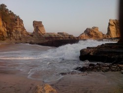 Pantai Klayar, Atraksi Alam Memesona di Pacitan