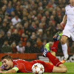 Pertahanan Buruk Si Merah Memuluskan Langkah Basel