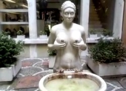 Italia Punya Air Mancur Payudara