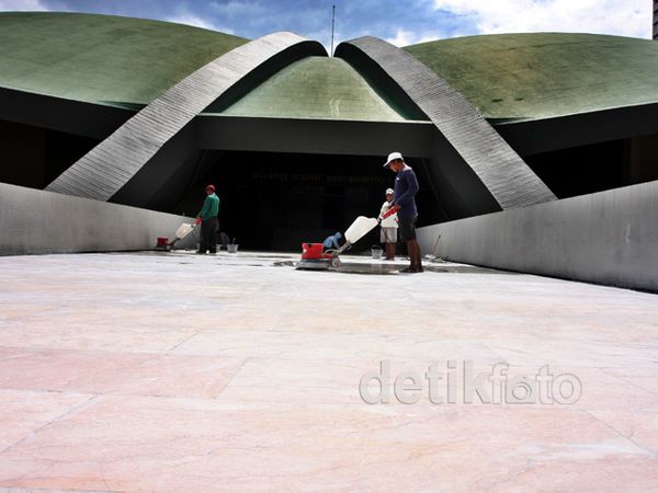 Pembersihan Gedung DPR RI