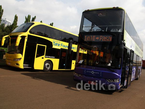 Jakarta Terima Hibah 5 Bus Tingkat Pariwisata