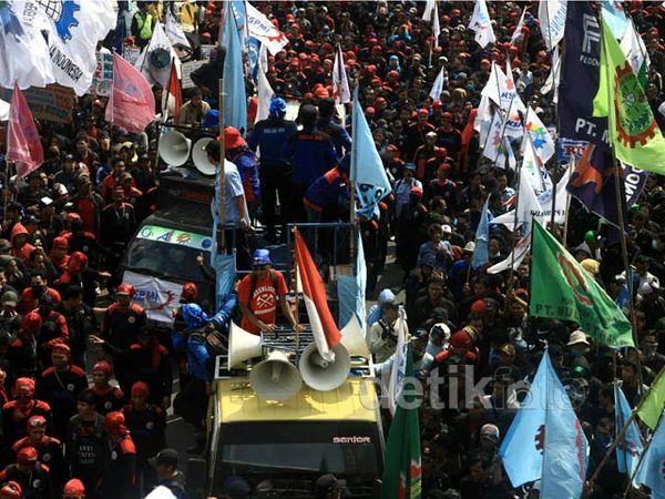 Buruh Bergerak Menuju Istana Negara