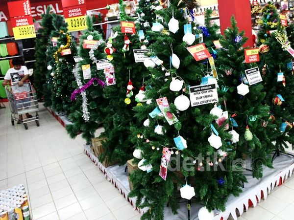 Pernak-pernik Natal Mulai Bermunculan