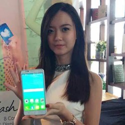 Ponsel 4G Alcatel Menanti Pinangan Telkomsel