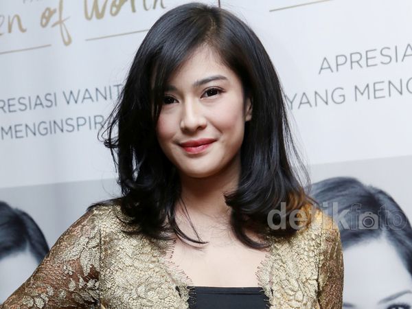 Punya 2 Anak, Dian Sastro Tetap Cantik! Setuju?