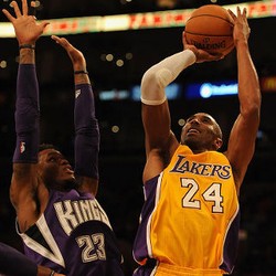 32 Poin Kobe Motori Comeback Lakers atas Kings
