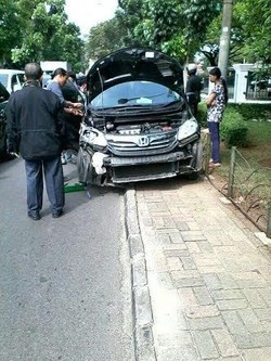 Freed Ringsek Tabrak Pembatas Jalan Depan STAN