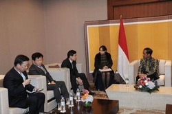 Begini Gaya Jokowi Berbatik Ria di Kunjungan Kenegaraan di Korsel