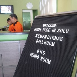 Tahu Dilarang, UNS Tetap Gelar Acara di Hotel