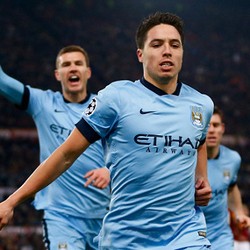 Kreativitas Samir Nasri Antarkan City Lolos ke 16 Besar