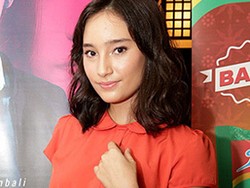 Hobi Nge-blog, Tatjana Saphira Tulis Novel